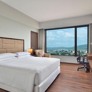 Club Deluxe King Room