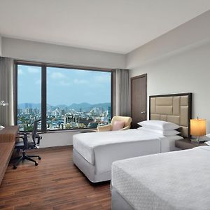 Club Deluxe Twin Room